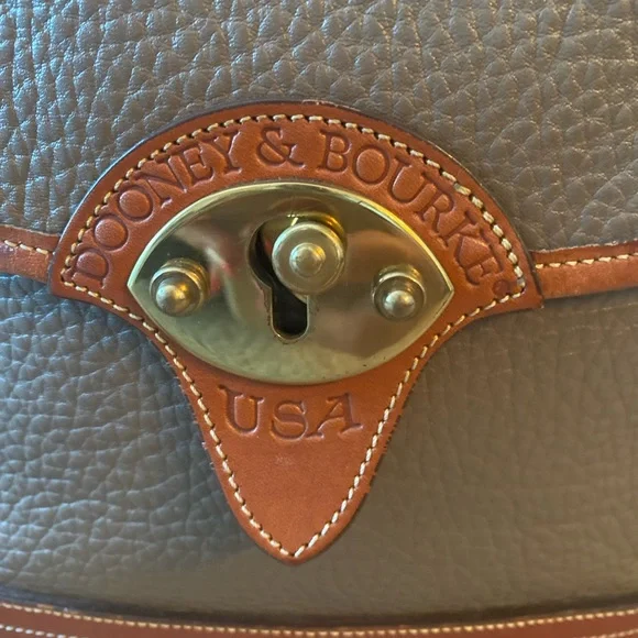 Vintage Dooney and Bourke Crossbody Purse - Picture 2 of 9